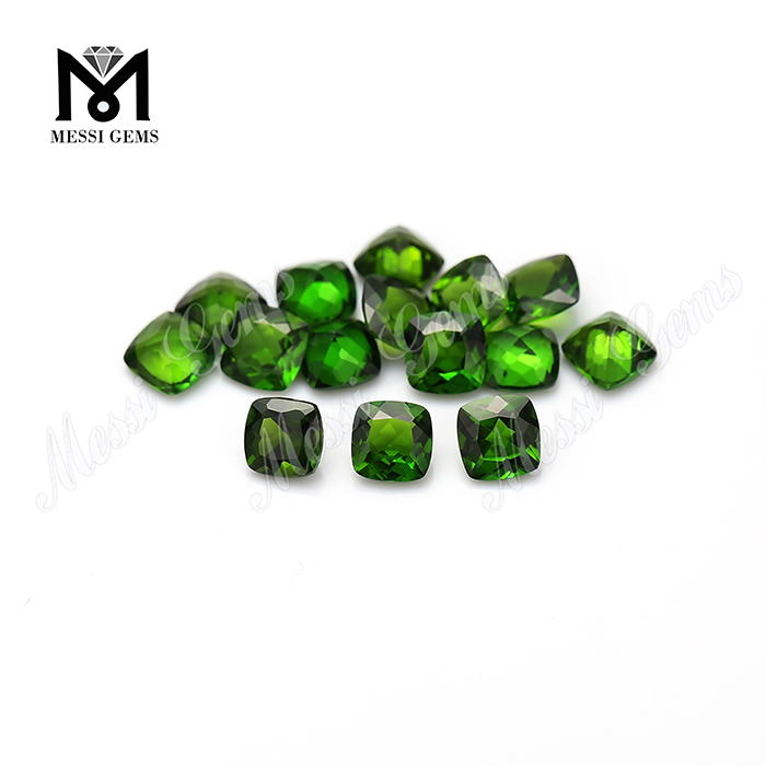 Gemma sfusa di diopside cromata naturale di alta qualità da 4 mm con taglio a cuscino
