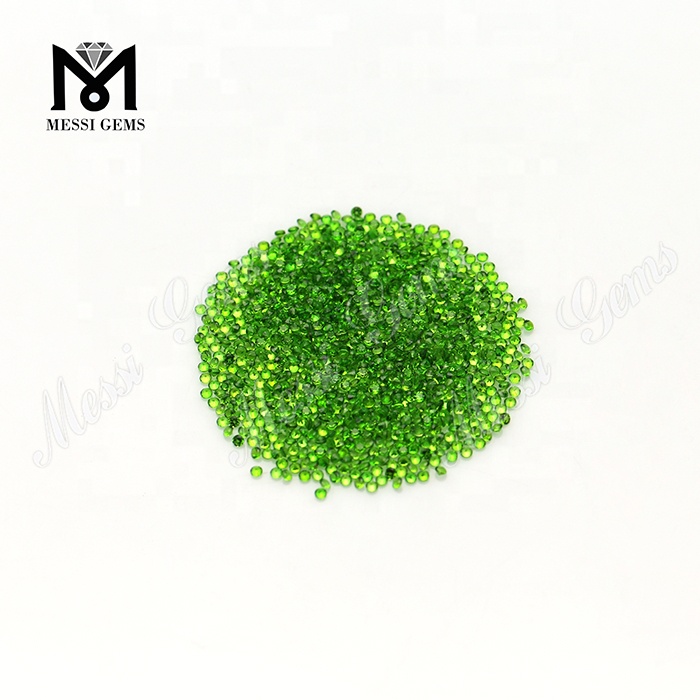 pietra diopside naturale di colore verde di piccole dimensioni in vendita popolare