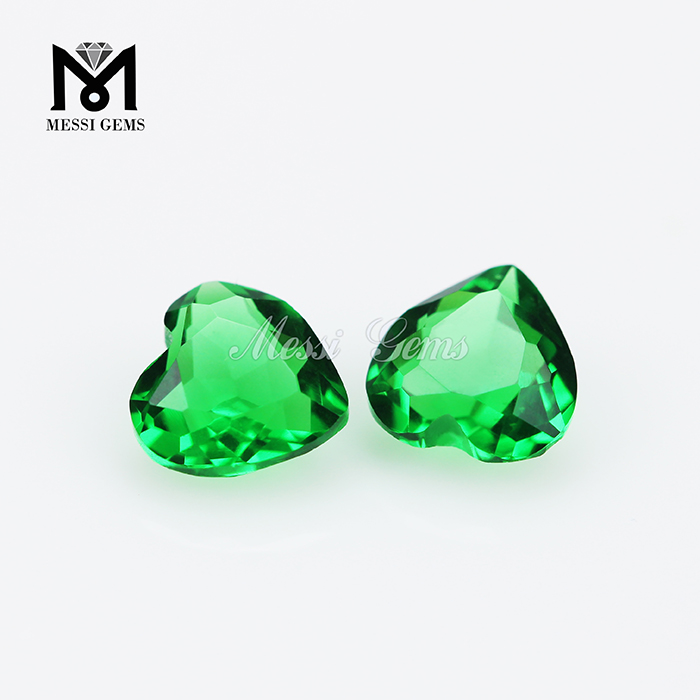 Pietra di vetro verde smeraldo all'ingrosso a forma di cuore 6*6